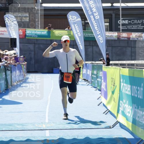 09.08.2026 - GEWOBA Citytriathlon Bremen Yannick Fuchs http://msf.ph/oto/9942229 09.08.2026 14:12:03 Ziel 600 meine-sportfotos.de