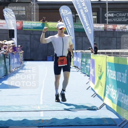 09.08.2026 - GEWOBA Citytriathlon Bremen Yannick Fuchs http://msf.ph/oto/9942230 09.08.2026 14:12:03 Ziel 600 meine-sportfotos.de