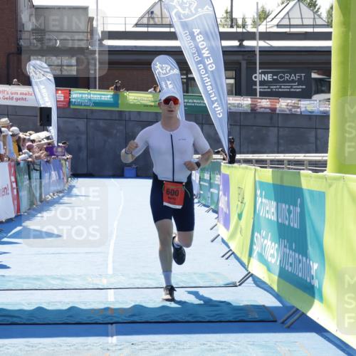 09.08.2026 - GEWOBA Citytriathlon Bremen Yannick Fuchs http://msf.ph/oto/9942231 09.08.2026 14:12:03 Ziel 600 meine-sportfotos.de