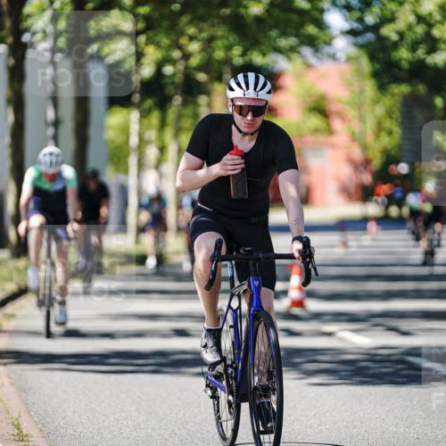 09.08.2026 - GEWOBA Citytriathlon Bremen Michael Burmester http://msf.ph/oto/9942482 09.08.2026 14:30:25 Radfahren 26, 27, 79, 118, 139, 159, 169, 270, 304, 374, 433 meine-sportfotos.de