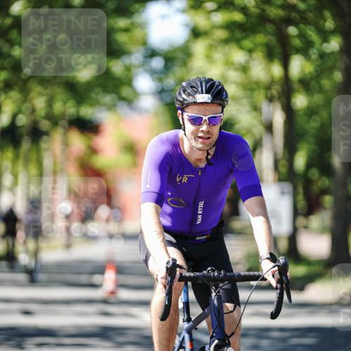 09.08.2026 - GEWOBA Citytriathlon Bremen Michael Burmester http://msf.ph/oto/9942515 09.08.2026 14:30:46 Radfahren 36, 45, 54, 73, 91, 92, 105, 128, 135, 186, 200 meine-sportfotos.de