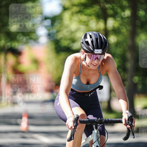 09.08.2026 - GEWOBA Citytriathlon Bremen Michael Burmester http://msf.ph/oto/9942755 09.08.2026 14:35:05 Radfahren 20, 37, 192, 220, 236, 260, 284, 351, 362, 404 meine-sportfotos.de