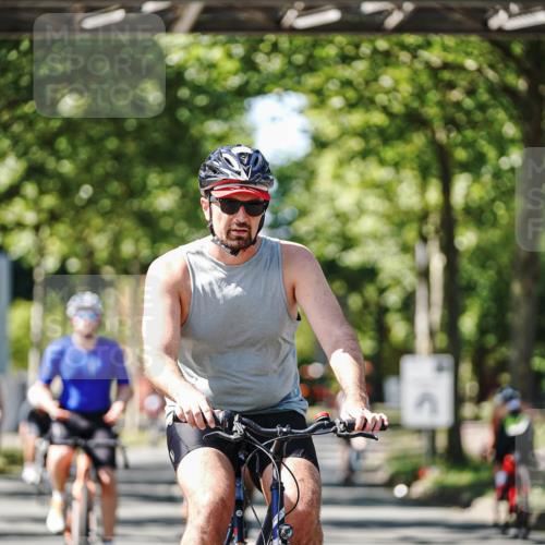 09.08.2026 - GEWOBA Citytriathlon Bremen Michael Burmester http://msf.ph/oto/9942791 09.08.2026 14:35:29 Radfahren 14, 28, 57, 64, 80, 121, 130, 286, 325, 339, 364, 370, 403, 466 meine-sportfotos.de