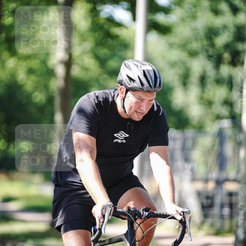 09.08.2026 - GEWOBA Citytriathlon Bremen Michael Burmester http://msf.ph/oto/9943502 09.08.2026 14:47:44 Radfahren 104, 387, 491, 492 meine-sportfotos.de