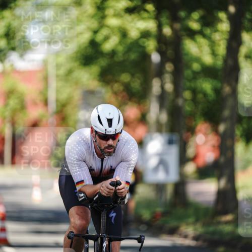 09.08.2026 - GEWOBA Citytriathlon Bremen Michael Burmester http://msf.ph/oto/9943642 09.08.2026 10:22:21 Radfahren 387 meine-sportfotos.de