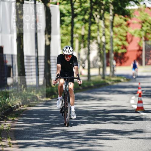 09.08.2026 - GEWOBA Citytriathlon Bremen Michael Burmester http://msf.ph/oto/9943656 09.08.2026 10:24:22 Radfahren 286, 297, 393 meine-sportfotos.de