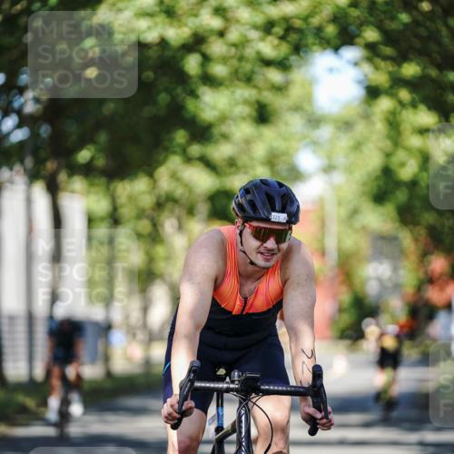 09.08.2026 - GEWOBA Citytriathlon Bremen Michael Burmester http://msf.ph/oto/9943684 09.08.2026 10:25:22 Radfahren 301, 323, 336, 360, 377, 427 meine-sportfotos.de