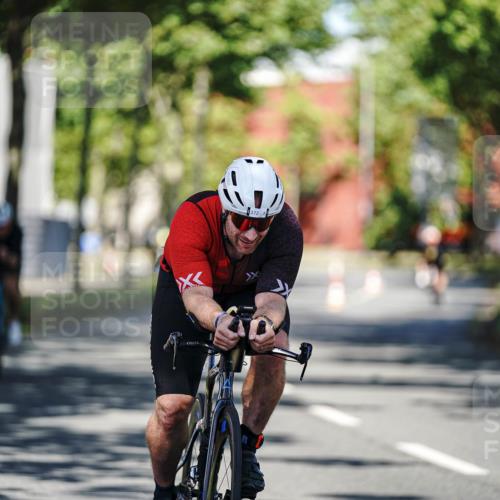 09.08.2026 - GEWOBA Citytriathlon Bremen Michael Burmester http://msf.ph/oto/9943705 09.08.2026 10:25:50 Radfahren 322, 372 meine-sportfotos.de