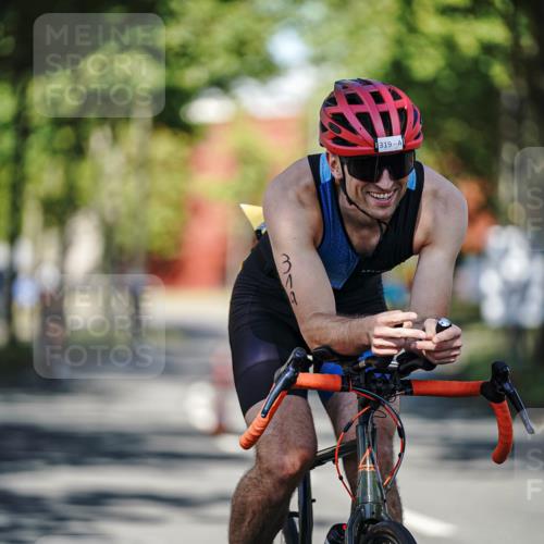 09.08.2026 - GEWOBA Citytriathlon Bremen Michael Burmester http://msf.ph/oto/9943747 09.08.2026 10:26:44 Radfahren 290, 296, 315, 319, 383, 463 meine-sportfotos.de