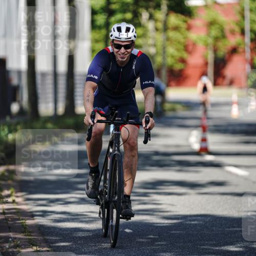 09.08.2026 - GEWOBA Citytriathlon Bremen Michael Burmester http://msf.ph/oto/9943768 09.08.2026 10:27:19 Radfahren 342, 368, 375, 391, 447 meine-sportfotos.de