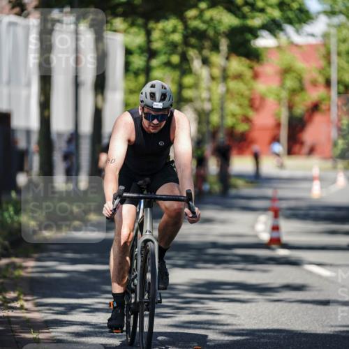 09.08.2026 - GEWOBA Citytriathlon Bremen Michael Burmester http://msf.ph/oto/9943794 09.08.2026 10:28:27 Radfahren 329, 332, 340, 362, 395, 502 meine-sportfotos.de
