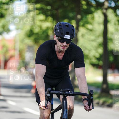 09.08.2026 - GEWOBA Citytriathlon Bremen Michael Burmester http://msf.ph/oto/9943799 09.08.2026 10:28:32 Radfahren 329, 332, 340, 362, 369, 502 meine-sportfotos.de