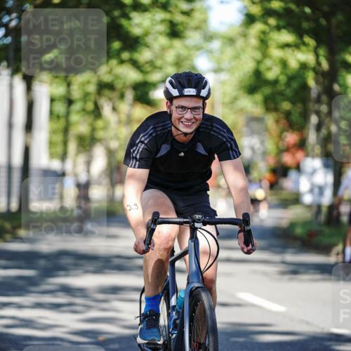 09.08.2026 - GEWOBA Citytriathlon Bremen Michael Burmester http://msf.ph/oto/9943806 09.08.2026 10:28:35 Radfahren 329, 332, 340, 362, 369 meine-sportfotos.de
