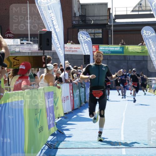 09.08.2026 - GEWOBA Citytriathlon Bremen Yannick Fuchs http://msf.ph/oto/9943811 09.08.2026 14:12:23 Ziel 545, 587, 642, 763, 1126 meine-sportfotos.de