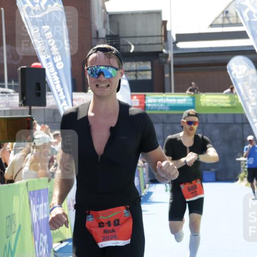 09.08.2026 - GEWOBA Citytriathlon Bremen Yannick Fuchs http://msf.ph/oto/9943869 09.08.2026 14:12:36 Ziel 618, 680 meine-sportfotos.de