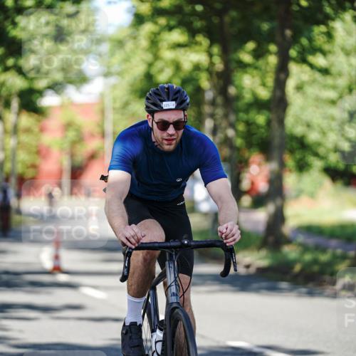 09.08.2026 - GEWOBA Citytriathlon Bremen Michael Burmester http://msf.ph/oto/9943881 09.08.2026 10:29:09 Radfahren 325, 343, 352, 392, 396, 437, 519 meine-sportfotos.de