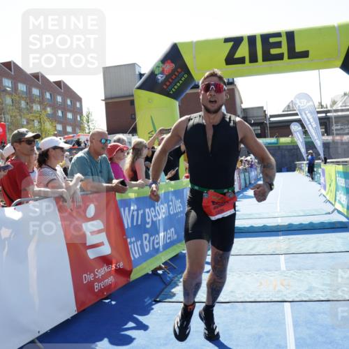 09.08.2026 - GEWOBA Citytriathlon Bremen Yannick Fuchs http://msf.ph/oto/9943890 09.08.2026 14:12:45 Ziel 698, 778 meine-sportfotos.de