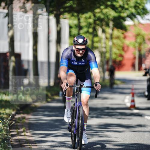 09.08.2026 - GEWOBA Citytriathlon Bremen Michael Burmester http://msf.ph/oto/9943904 09.08.2026 10:29:19 Radfahren 325, 327, 352, 355, 359, 392, 396, 408, 478 meine-sportfotos.de