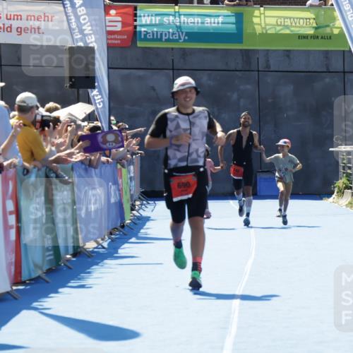 09.08.2026 - GEWOBA Citytriathlon Bremen Yannick Fuchs http://msf.ph/oto/9943949 09.08.2026 14:13:30 Ziel 690 meine-sportfotos.de