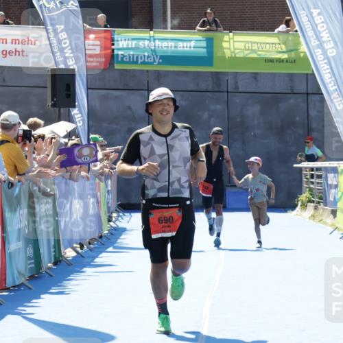 09.08.2026 - GEWOBA Citytriathlon Bremen Yannick Fuchs http://msf.ph/oto/9943952 09.08.2026 14:13:31 Ziel 690 meine-sportfotos.de