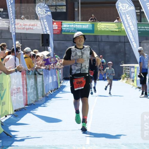 09.08.2026 - GEWOBA Citytriathlon Bremen Yannick Fuchs http://msf.ph/oto/9943956 09.08.2026 14:13:32 Ziel 690 meine-sportfotos.de