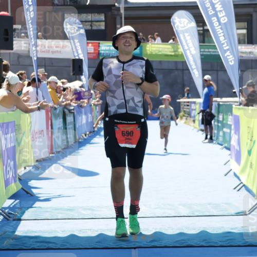 09.08.2026 - GEWOBA Citytriathlon Bremen Yannick Fuchs http://msf.ph/oto/9943961 09.08.2026 14:13:34 Ziel 690, 748 meine-sportfotos.de