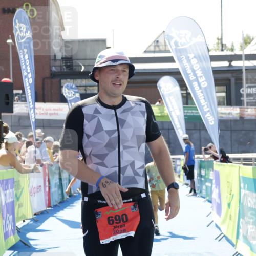 09.08.2026 - GEWOBA Citytriathlon Bremen Yannick Fuchs http://msf.ph/oto/9943972 09.08.2026 14:13:36 Ziel 690, 748 meine-sportfotos.de