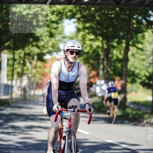 09.08.2026 - GEWOBA Citytriathlon Bremen Michael Burmester http://msf.ph/oto/9944024 09.08.2026 10:30:10 Radfahren 221, 313, 350, 366, 516, 528 meine-sportfotos.de