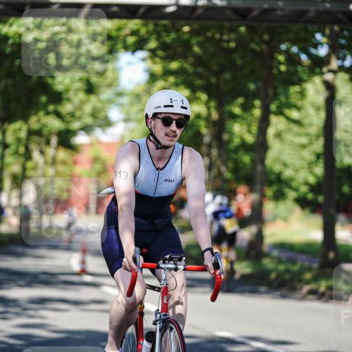 09.08.2026 - GEWOBA Citytriathlon Bremen Michael Burmester http://msf.ph/oto/9944026 09.08.2026 10:30:10 Radfahren 221, 313, 350, 366, 516, 528 meine-sportfotos.de