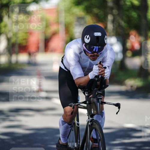 09.08.2026 - GEWOBA Citytriathlon Bremen Michael Burmester http://msf.ph/oto/9944035 09.08.2026 10:30:16 Radfahren 221, 294, 313, 350, 366, 407 meine-sportfotos.de
