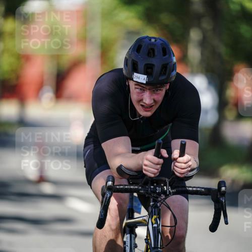 09.08.2026 - GEWOBA Citytriathlon Bremen Michael Burmester http://msf.ph/oto/9944058 09.08.2026 10:30:25 Radfahren 221, 294, 350, 382, 407, 520 meine-sportfotos.de