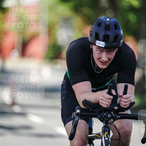 09.08.2026 - GEWOBA Citytriathlon Bremen Michael Burmester http://msf.ph/oto/9944060 09.08.2026 10:30:26 Radfahren 221, 294, 350, 382, 407, 520 meine-sportfotos.de