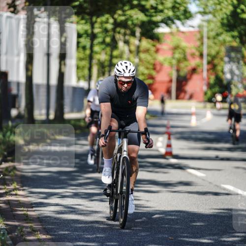 09.08.2026 - GEWOBA Citytriathlon Bremen Michael Burmester http://msf.ph/oto/9944063 09.08.2026 10:30:26 Radfahren 221, 294, 350, 382, 407, 520 meine-sportfotos.de