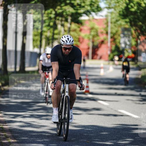 09.08.2026 - GEWOBA Citytriathlon Bremen Michael Burmester http://msf.ph/oto/9944065 09.08.2026 10:30:26 Radfahren 221, 294, 350, 382, 407, 520 meine-sportfotos.de