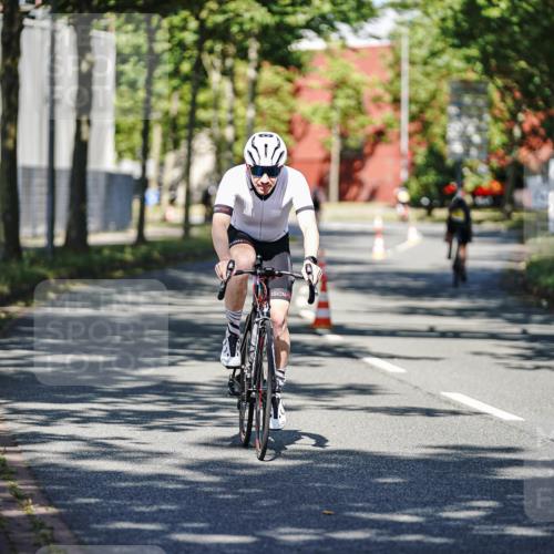 09.08.2026 - GEWOBA Citytriathlon Bremen Michael Burmester http://msf.ph/oto/9944070 09.08.2026 10:30:27 Radfahren 221, 294, 382, 407, 520 meine-sportfotos.de