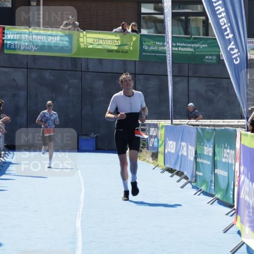 09.08.2026 - GEWOBA Citytriathlon Bremen Yannick Fuchs http://msf.ph/oto/9944129 09.08.2026 14:14:35 Ziel 728 meine-sportfotos.de