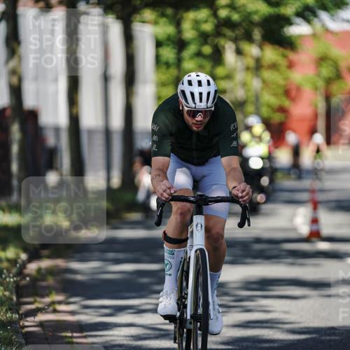09.08.2026 - GEWOBA Citytriathlon Bremen Michael Burmester http://msf.ph/oto/9944141 09.08.2026 10:31:21 Radfahren 59, 304, 454 meine-sportfotos.de