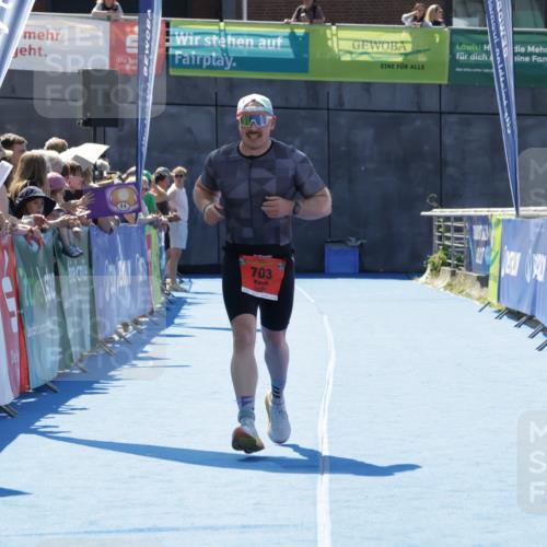 09.08.2026 - GEWOBA Citytriathlon Bremen Yannick Fuchs http://msf.ph/oto/9944161 09.08.2026 14:14:49 Ziel 703 meine-sportfotos.de