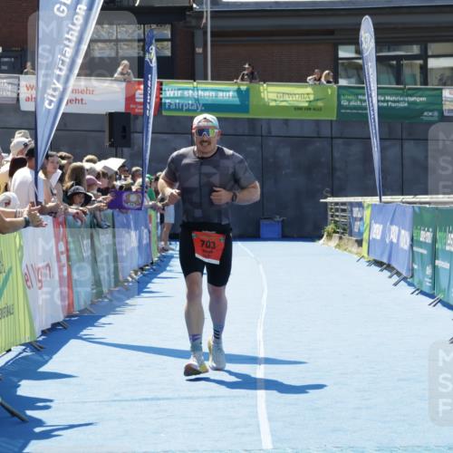 09.08.2026 - GEWOBA Citytriathlon Bremen Yannick Fuchs http://msf.ph/oto/9944164 09.08.2026 14:14:49 Ziel 703 meine-sportfotos.de