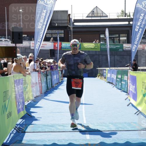 09.08.2026 - GEWOBA Citytriathlon Bremen Yannick Fuchs http://msf.ph/oto/9944168 09.08.2026 14:14:51 Ziel 703 meine-sportfotos.de