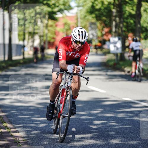 09.08.2026 - GEWOBA Citytriathlon Bremen Michael Burmester http://msf.ph/oto/9944172 09.08.2026 10:31:31 Radfahren 288, 304, 365, 397, 405, 430, 454, 472 meine-sportfotos.de