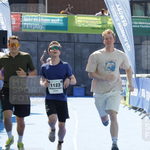 09.08.2026 - GEWOBA Citytriathlon Bremen Yannick Fuchs http://msf.ph/oto/9944242 09.08.2026 14:15:59 Ziel 875, 1123 meine-sportfotos.de