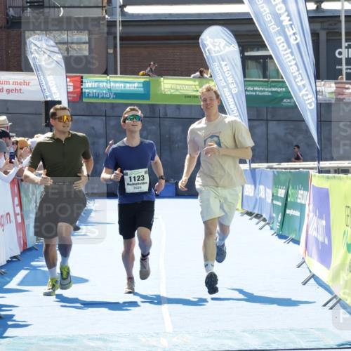 09.08.2026 - GEWOBA Citytriathlon Bremen Yannick Fuchs http://msf.ph/oto/9944245 09.08.2026 14:15:59 Ziel 875, 1123 meine-sportfotos.de