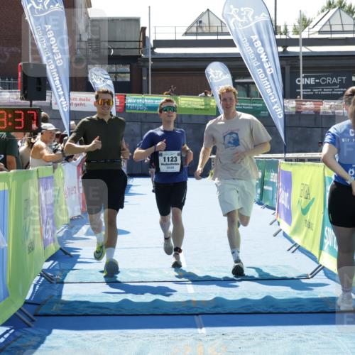 09.08.2026 - GEWOBA Citytriathlon Bremen Yannick Fuchs http://msf.ph/oto/9944253 09.08.2026 14:16:00 Ziel 1123 meine-sportfotos.de