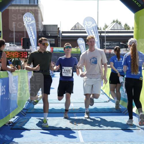 09.08.2026 - GEWOBA Citytriathlon Bremen Yannick Fuchs http://msf.ph/oto/9944259 09.08.2026 14:16:01 Ziel 1123 meine-sportfotos.de