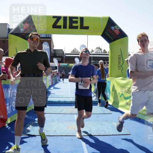 09.08.2026 - GEWOBA Citytriathlon Bremen Yannick Fuchs http://msf.ph/oto/9944273 09.08.2026 14:16:02 Ziel 1123 meine-sportfotos.de