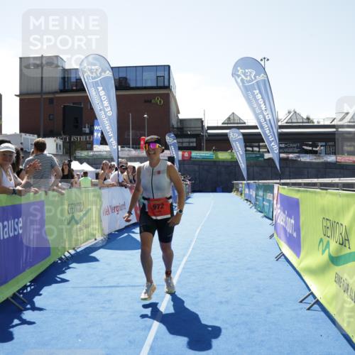 09.08.2026 - GEWOBA Citytriathlon Bremen Yannick Fuchs http://msf.ph/oto/9944448 09.08.2026 14:17:12 Ziel 972 meine-sportfotos.de