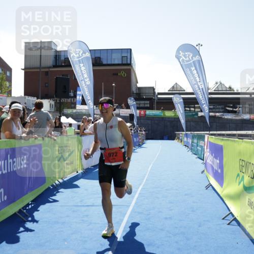 09.08.2026 - GEWOBA Citytriathlon Bremen Yannick Fuchs http://msf.ph/oto/9944450 09.08.2026 14:17:12 Ziel 972 meine-sportfotos.de