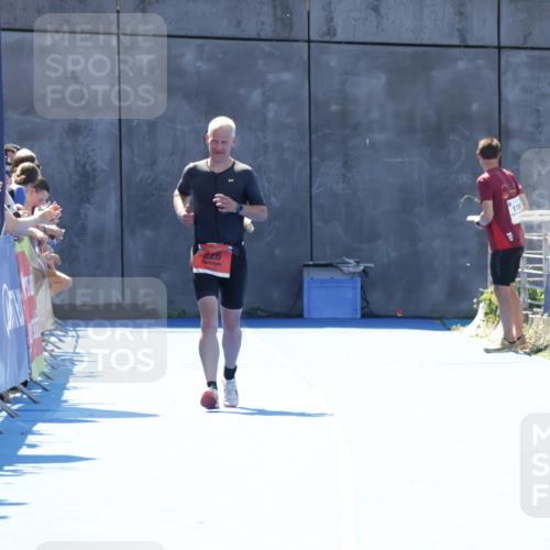 09.08.2026 - GEWOBA Citytriathlon Bremen Yannick Fuchs http://msf.ph/oto/9944467 09.08.2026 14:17:52 Ziel  meine-sportfotos.de