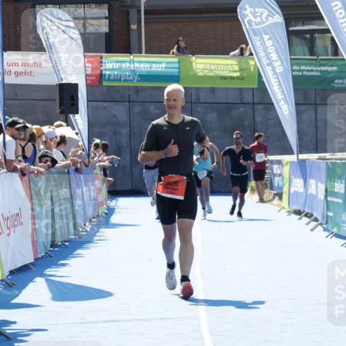 09.08.2026 - GEWOBA Citytriathlon Bremen Yannick Fuchs http://msf.ph/oto/9944472 09.08.2026 14:17:58 Ziel 826, 1117 meine-sportfotos.de